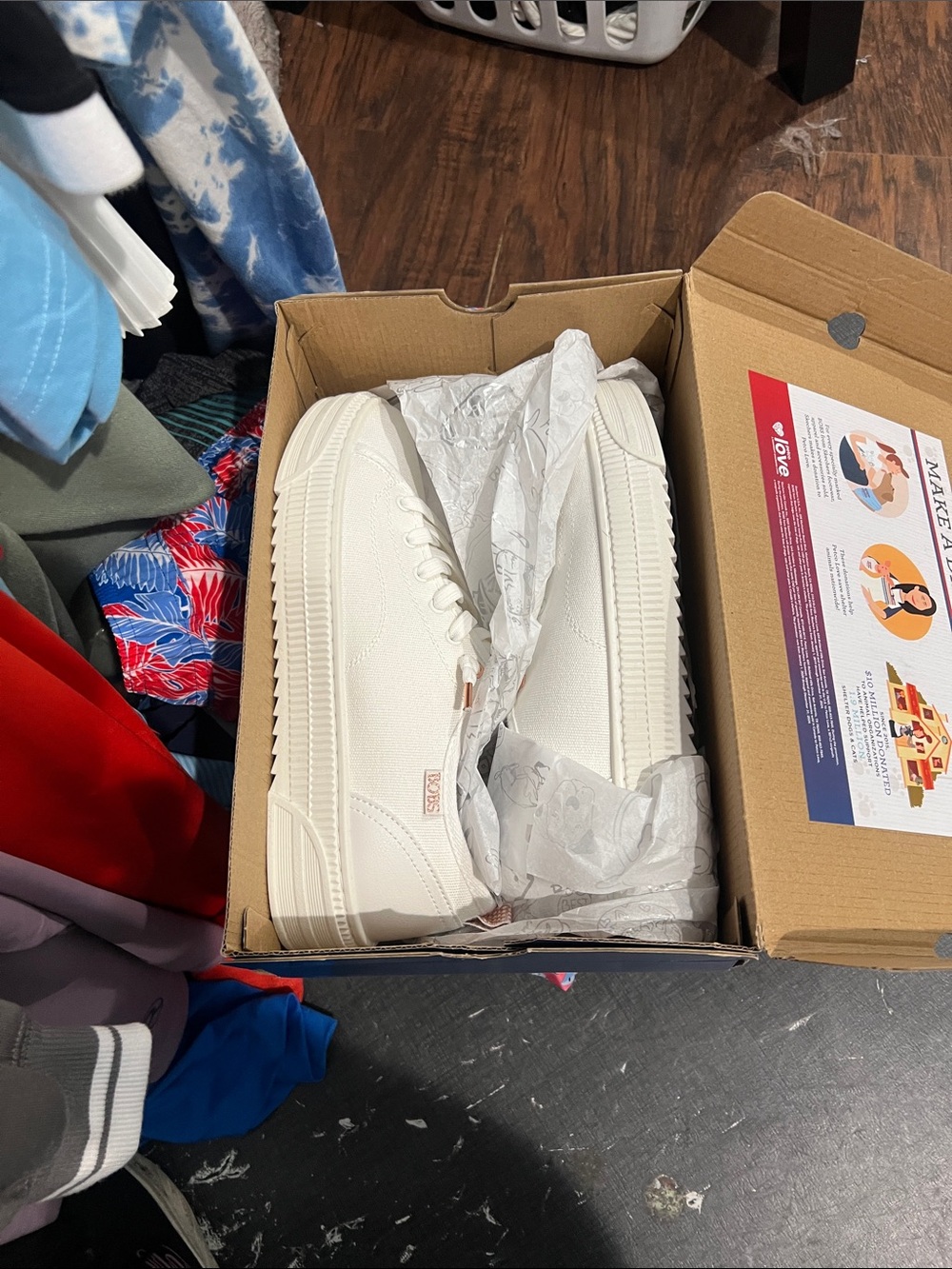 ladies, Skechers size 10 white canvas